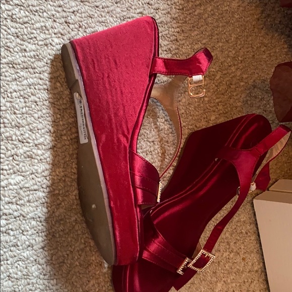 I am selling shoes only one time wore - Picture 2 of 2